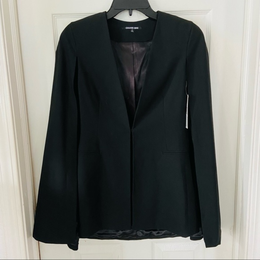NWT GIANNI BINI black sleeveless cape Lorena jacket blazer size 0